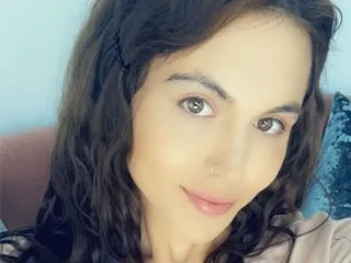 Chat with Mia_Meadows