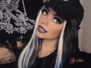 Chat with SerenaMonroe